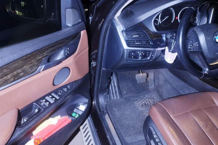 Used BMW X5 2014 xDrive35i Luxury Edition Interior 3