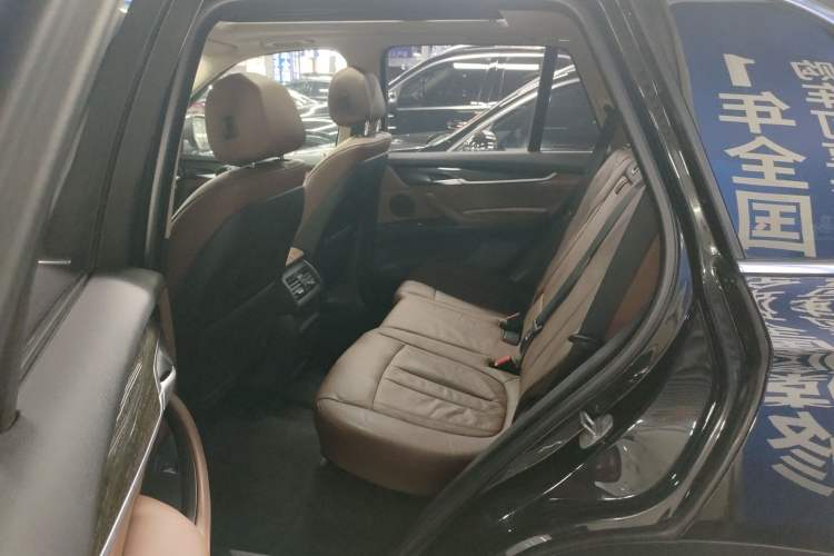Used BMW X5 2014 xDrive35i Luxury Edition Interior 4
