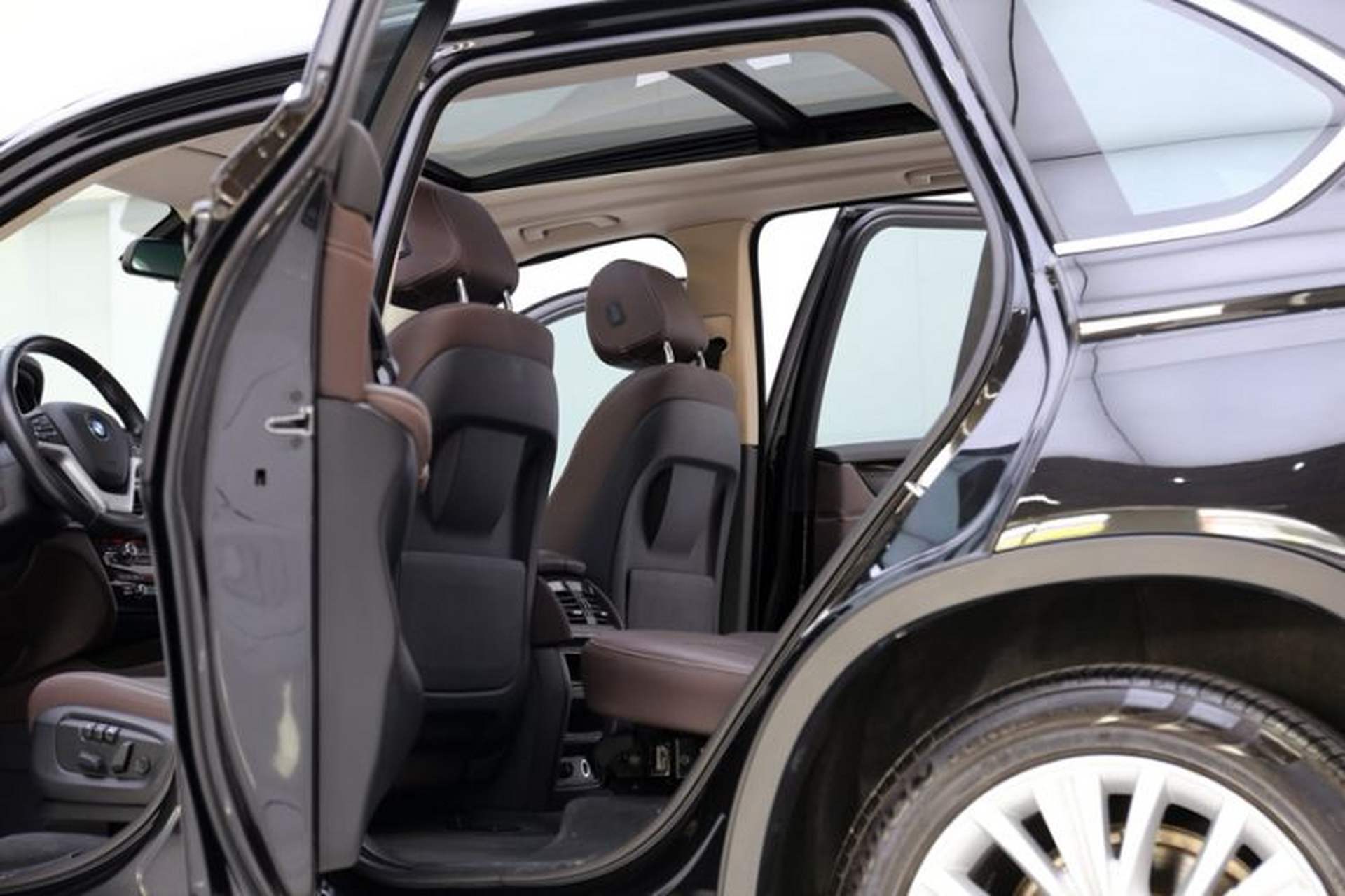 Used BMW X5 2014 xDrive35i Leading Model Interior 4