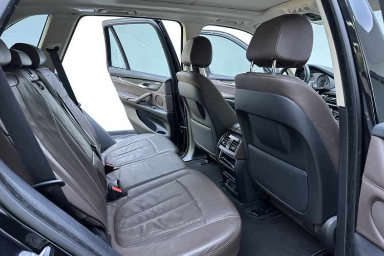 Used BMW X5 2014 xDrive35i Leading Model Interior 6