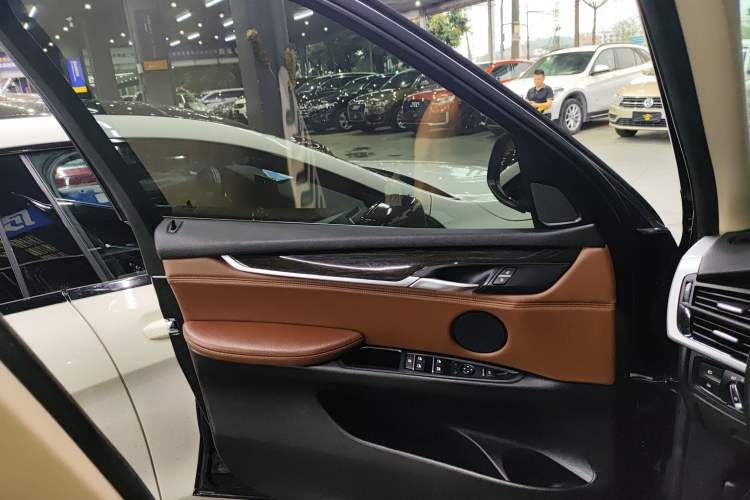 Used BMW X5 2014 xDrive35i Luxury Edition Interior 7