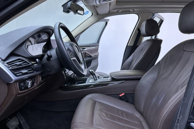 Used BMW X5 2014 xDrive35i Leading Model Left Front Seat