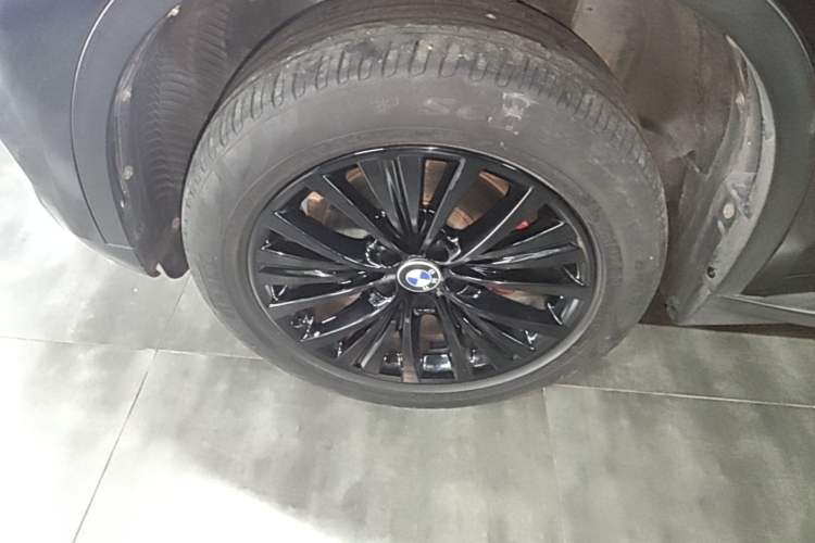 Used BMW X5 2014 xDrive35i Elegant Edition Left Front Wheel Hub