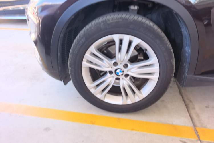Used BMW X5 2014 xDrive35i U.S. specification Left Front Wheel Hub