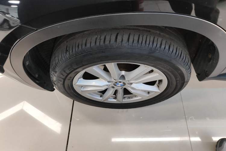 Used BMW X5 2014 xDrive35i Elegant Edition Left Front Wheel Hub