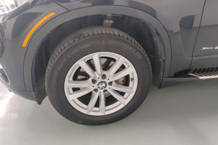 Used BMW X5 2014 xDrive35i Leading Model Left Front Wheel Hub