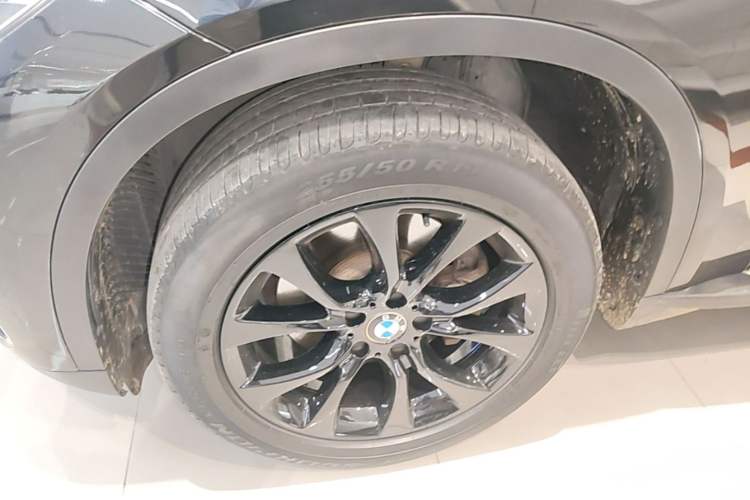 Used BMW X5 2014 xDrive35i Elegant Edition Left Front Wheel Hub