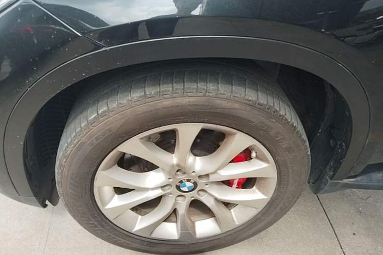 Used BMW X5 2014 xDrive35i Elegant Edition Left Front Wheel Hub
