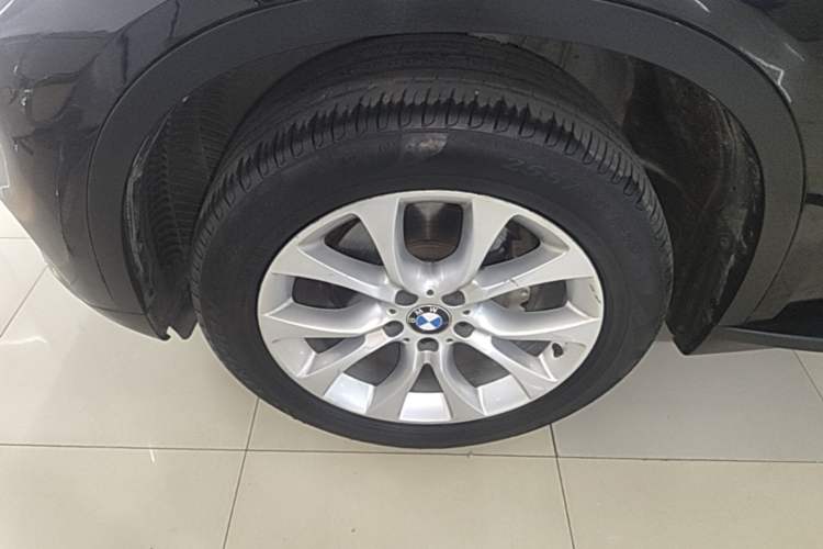 Used BMW X5 2014 xDrive35i Leading Model Left Front Wheel Hub