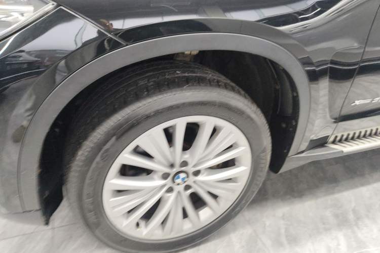 Used BMW X5 2014 xDrive35i Leading Model Left Front Wheel Hub