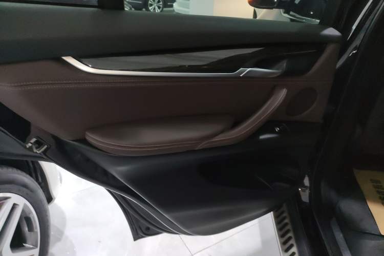 Used BMW X5 2014 xDrive35i Leading Model Left Rear Door Interior