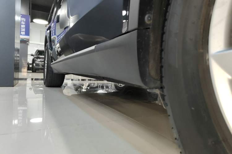 Used BMW X5 2014 xDrive35i Elegant Edition Left Side Sill