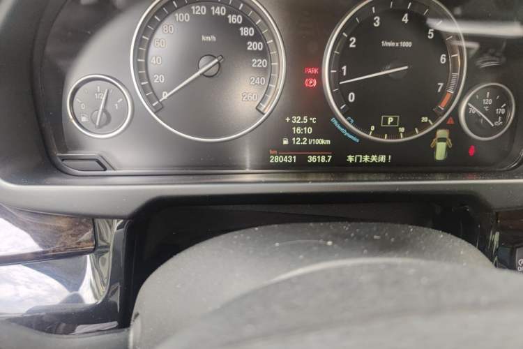 Used BMW X5 2014 xDrive35i Elegant Edition Odometer Close Up