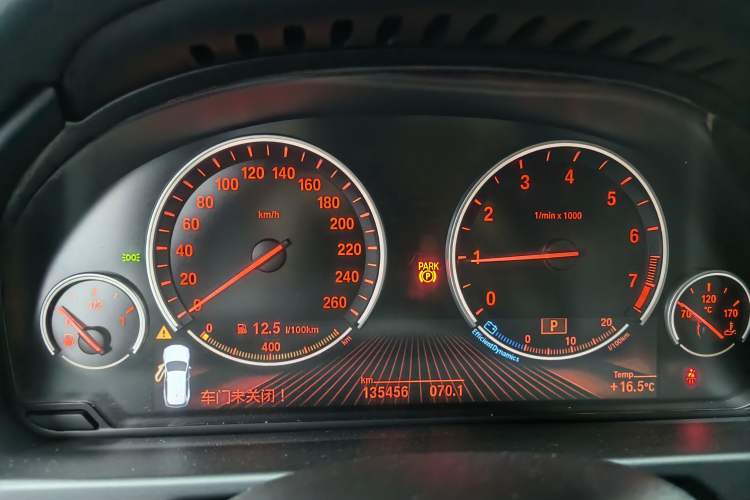 Used BMW X5 2014 xDrive35i Luxury Edition Odometer Close Up