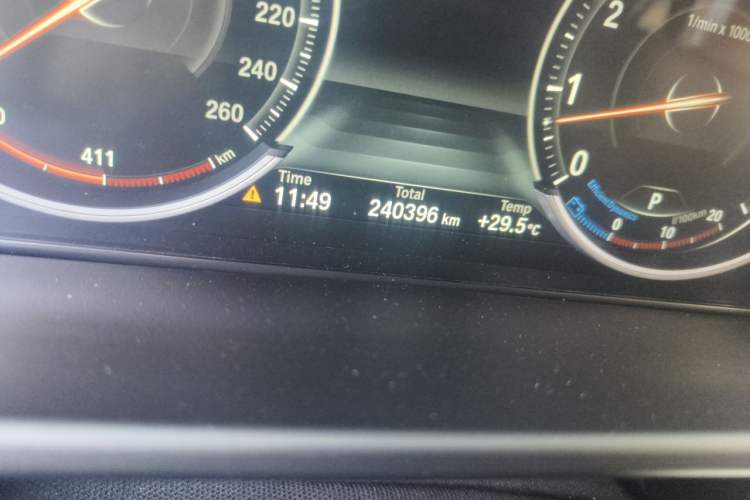 Used BMW X5 2014 xDrive35i Elegant Edition Odometer Close Up