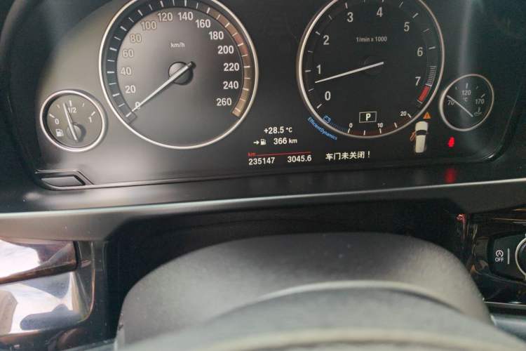 Used BMW X5 2014 xDrive35i Elegant Edition Odometer Close Up