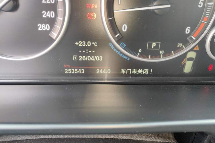 Used BMW X5 2014 xDrive30d Odometer Close Up
