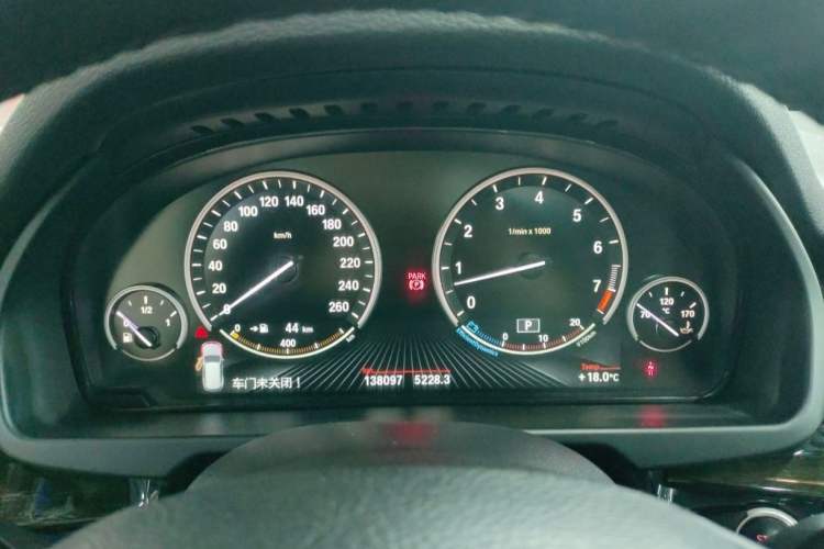 Used BMW X5 2014 xDrive35i Luxury Edition Odometer Close Up