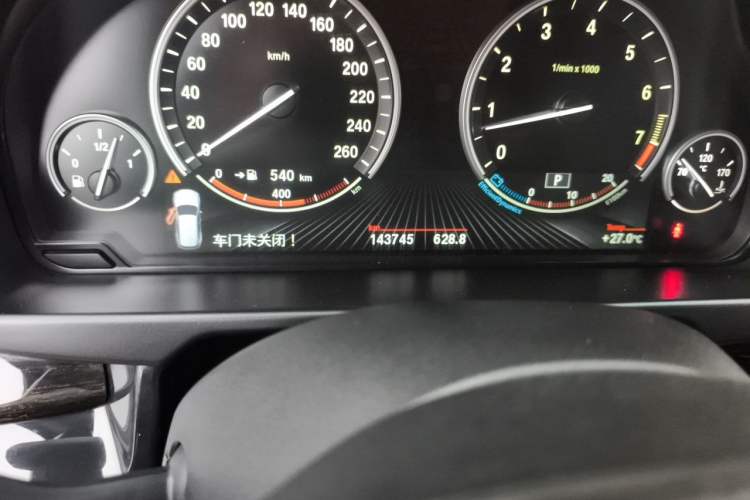 Used BMW X5 2014 xDrive35i Leading Model Odometer Close Up
