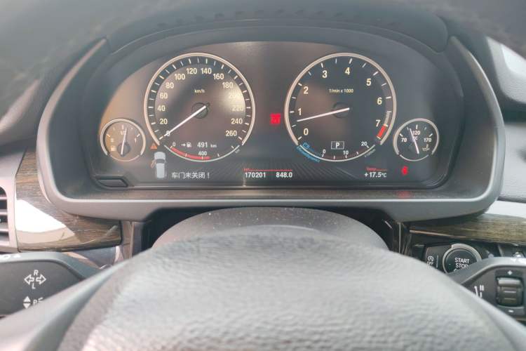 Used BMW X5 2014 xDrive35i Leading Model Odometer Close Up
