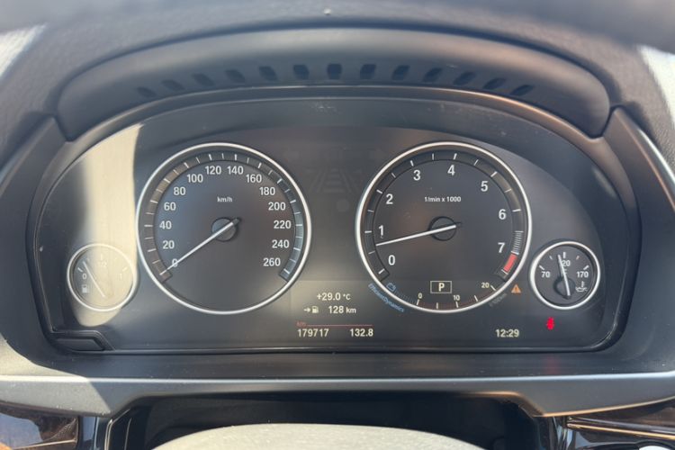 Used BMW X5 2014 xDrive35i Elegant Edition Odometer Close Up