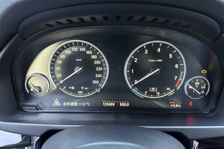 Used BMW X5 2014 xDrive35i Leading Model Odometer Close Up