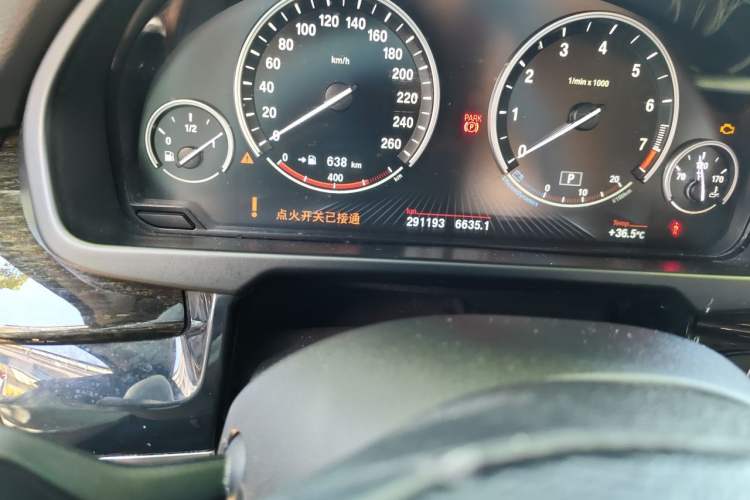 Used BMW X5 2014 xDrive35i Leading Model Odometer Close Up