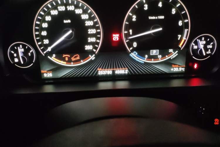 Used BMW X5 2014 xDrive35i Leading Model Odometer Close Up