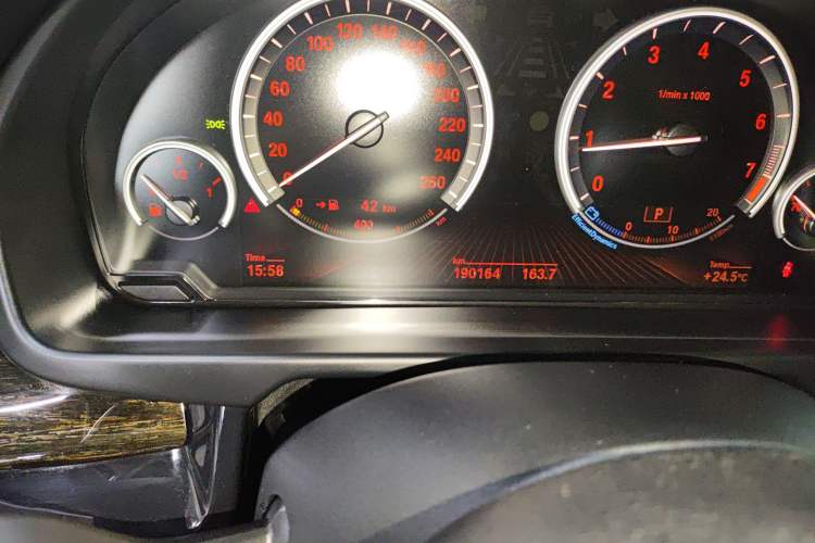 Used BMW X5 2014 xDrive35i Luxury Edition Odometer Close Up
