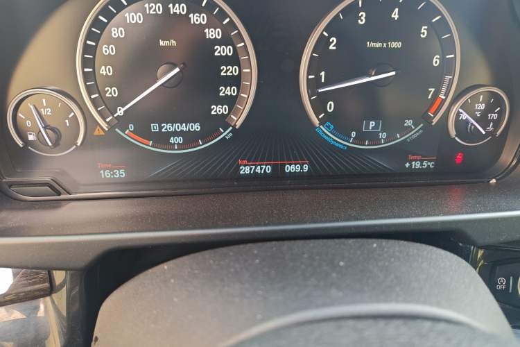 Used BMW X5 2014 xDrive35i Leading Model Odometer Close Up
