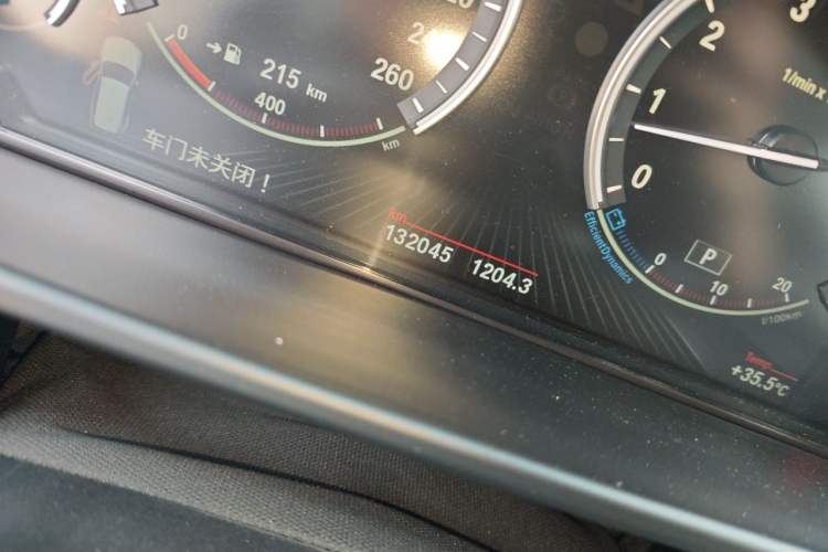 Used BMW X5 2014 xDrive35i Elegant Edition Odometer Close Up
