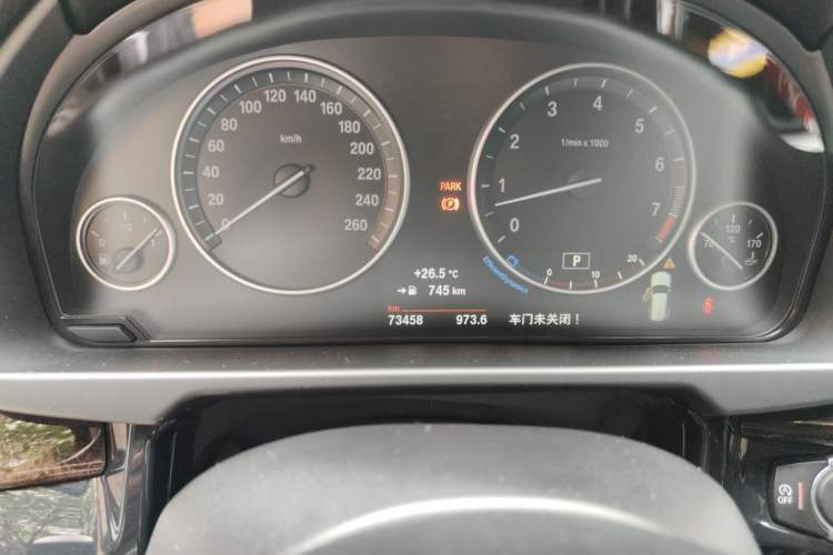Used BMW X5 2014 xDrive35i Elegant Edition Odometer Close Up