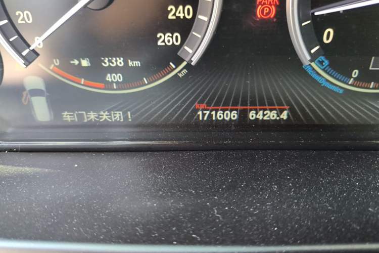 Used BMW X5 2014 xDrive35i Leading Model Odometer Close Up