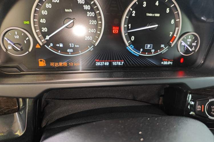 Used BMW X5 2014 xDrive35i Leading Model Odometer Close Up