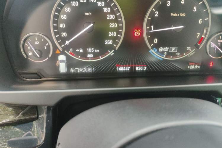Used BMW X5 2014 xDrive50i M Sport Edition Odometer Close Up
