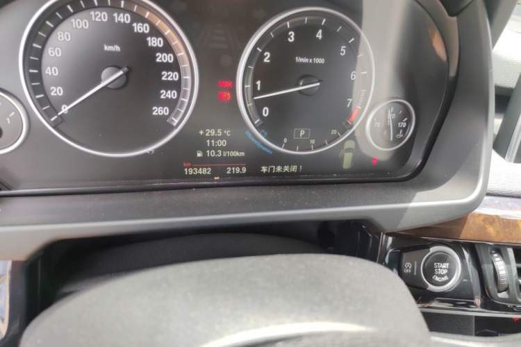 Used BMW X5 2014 xDrive35i Elegant Edition Odometer Close Up