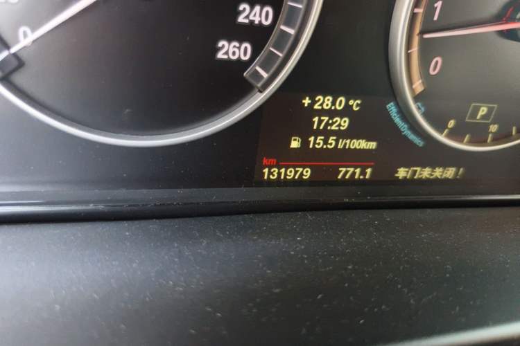 Used BMW X5 2014 xDrive35i Leading Model Odometer Close Up