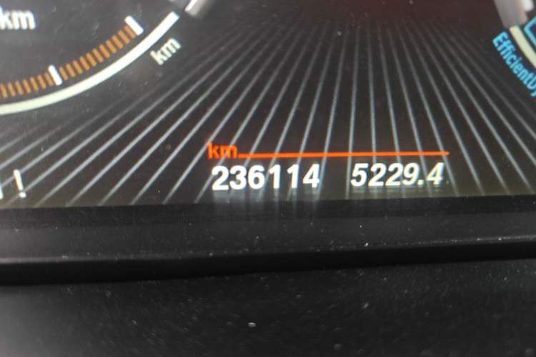 Used BMW X5 2014 xDrive35i Leading Model Odometer Close Up
