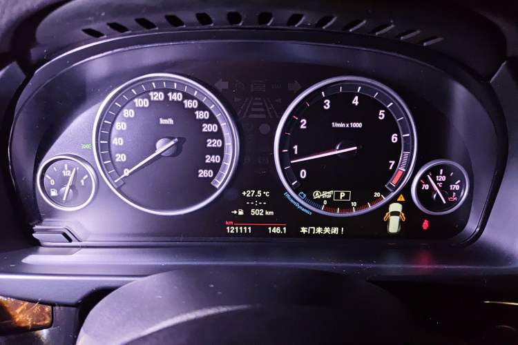 Used BMW X5 2014 xDrive35i Elegant Edition Odometer Close Up