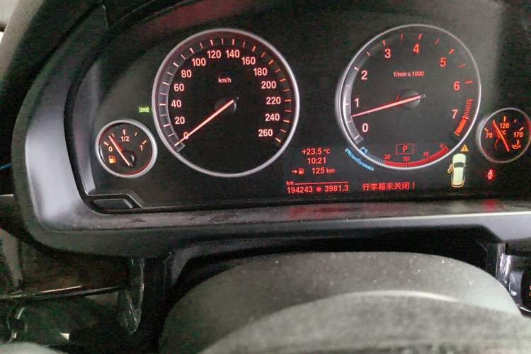 Used BMW X5 2014 xDrive35i Elegant Edition Odometer Close Up