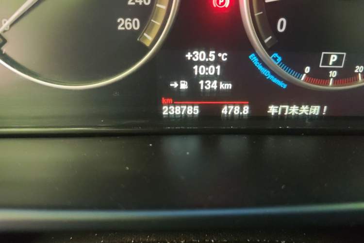 Used BMW X5 2014 xDrive35i Leading Model Odometer Close Up