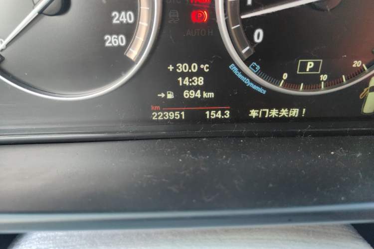 Used BMW X5 2014 xDrive35i Leading Model Odometer Close Up