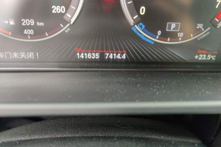 Used BMW X5 2014 xDrive35i Luxury Edition Odometer Close Up