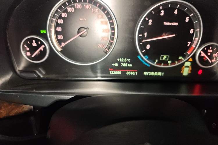 Used BMW X5 2014 xDrive35i Elegant Edition Odometer Close Up