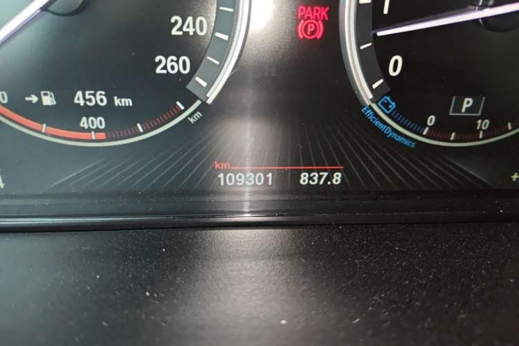 Used BMW X5 2014 xDrive35i Leading Model Odometer Close Up