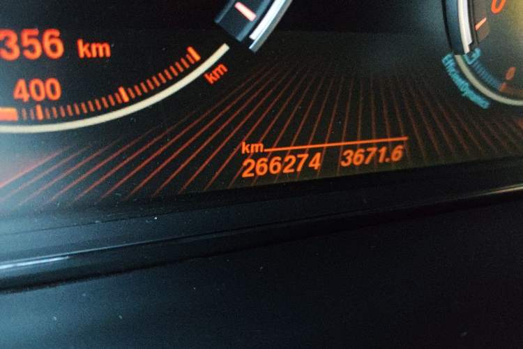 Used BMW X5 2014 xDrive35i Luxury Edition Odometer Close Up