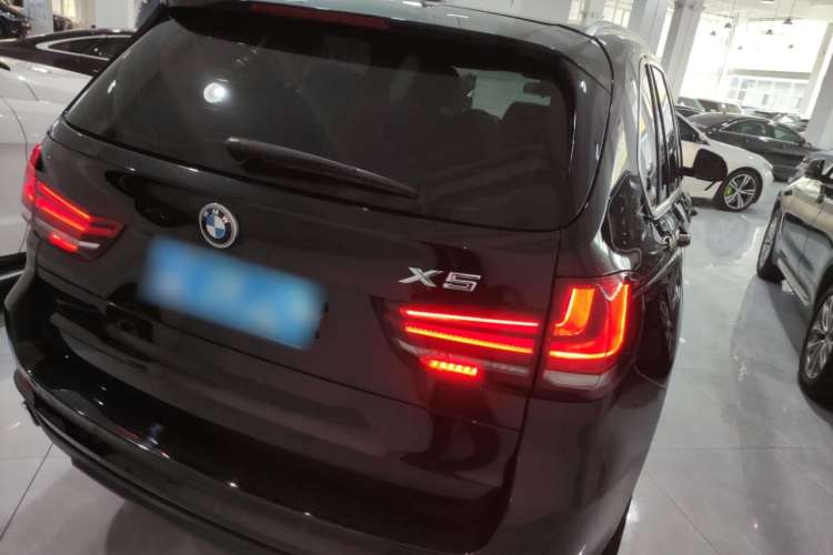Used BMW X5 2014 xDrive35i Leading Model Rear Right 45 Deg