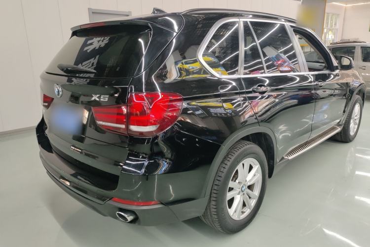 Used BMW X5 2014 xDrive35i Leading Model Rear Right 45 Deg