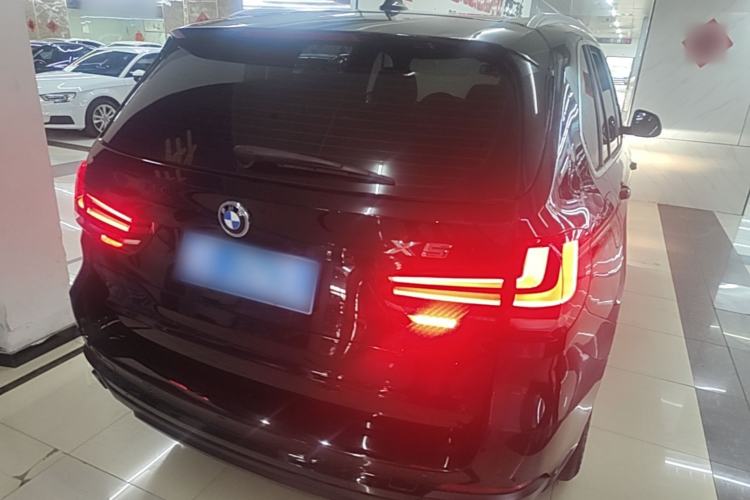 Used BMW X5 2014 xDrive35i Leading Model Rear Right 45 Deg