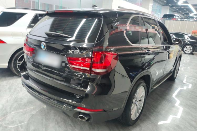 Used BMW X5 2014 xDrive35i Leading Model Rear Right 45 Deg